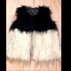 Black & White Faux Fur Vest Size L